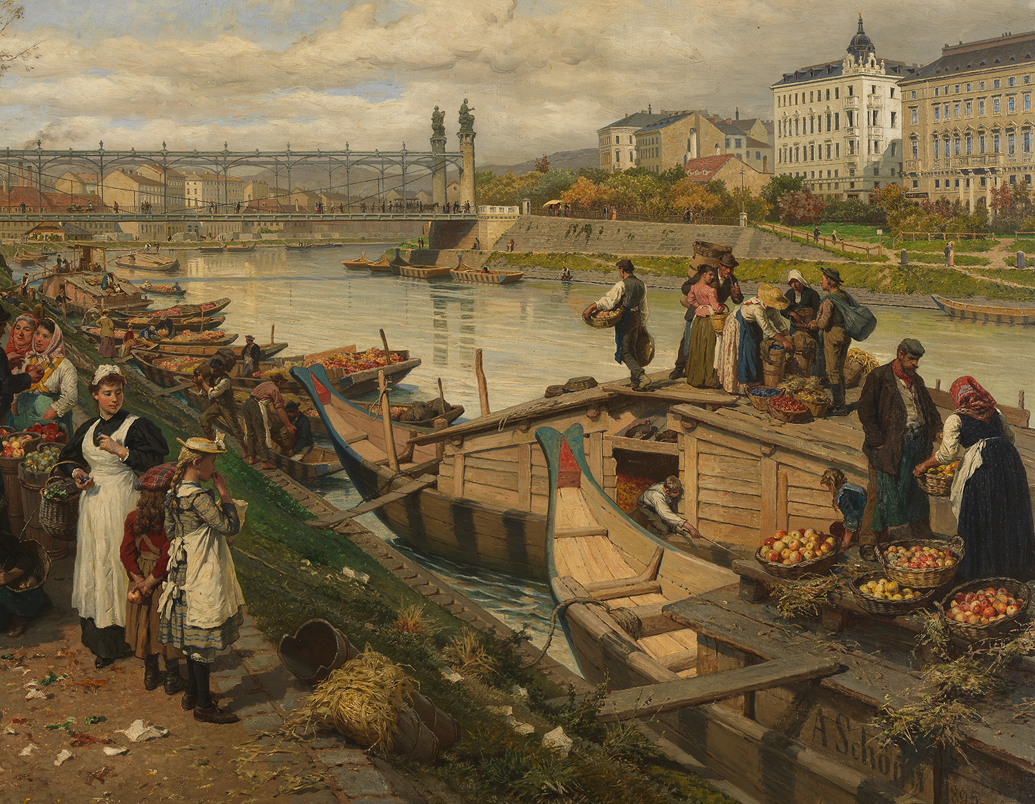 Marktboote auf dem Fluss mit Personen am Land, Häuser auf der anderen Uferseite und auch eine Brücke